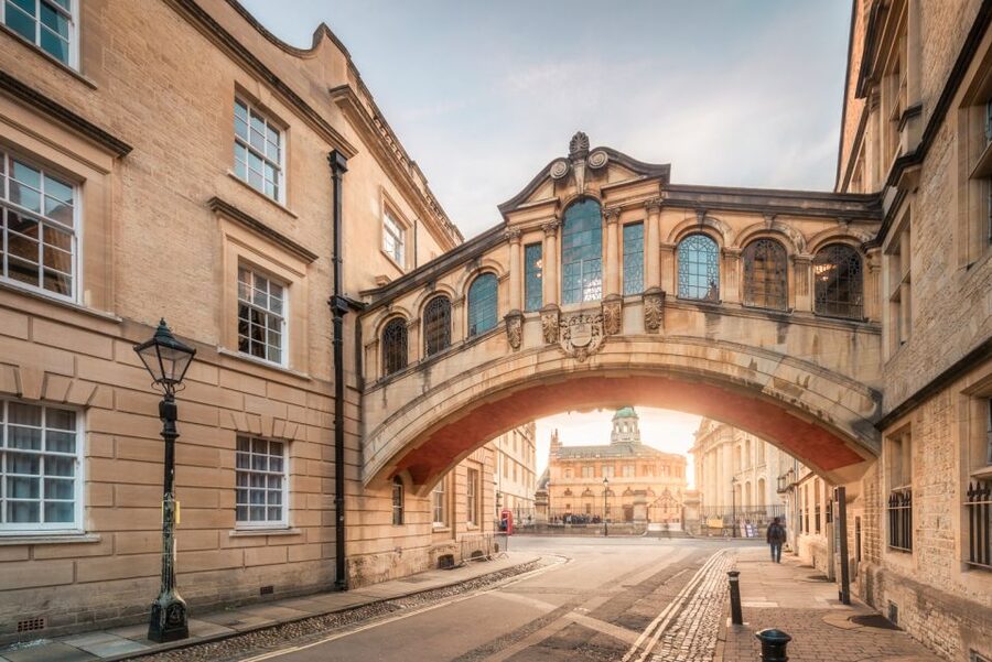 From London: Cotswolds and Oxford Guided Day-Trip - Who should book this day trip?