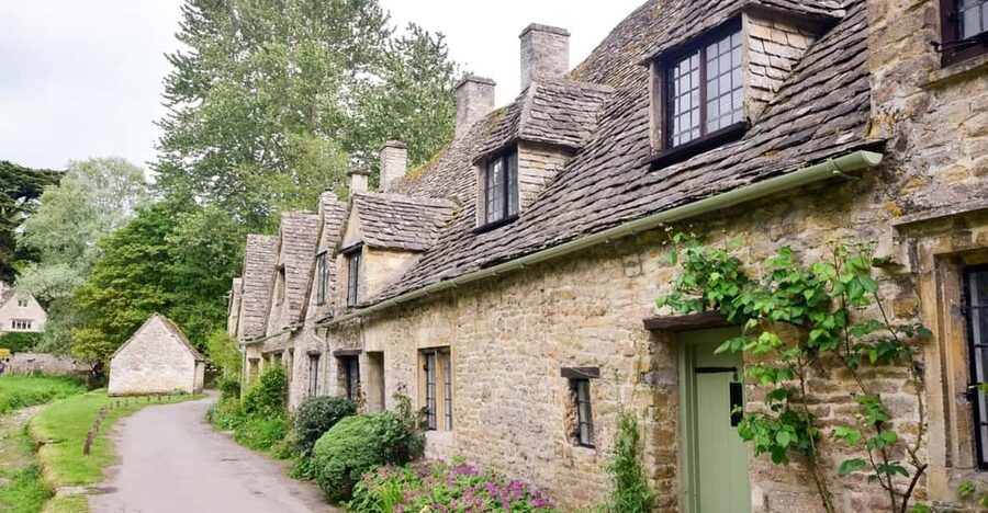 From London: Cotswolds Villages Small Group Day Tour - Bourton-on-the-Water gives you the breathing room