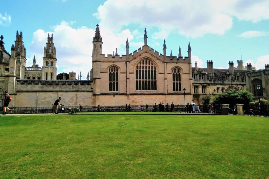 From London: Day Trip to Downton Abbey, Oxford and Bampton - Oxford: grand buildings, limited free time
