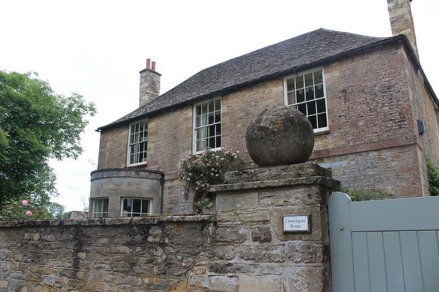From London: Downton Abbey and Village Coach Tour - What the $209 price really buys you