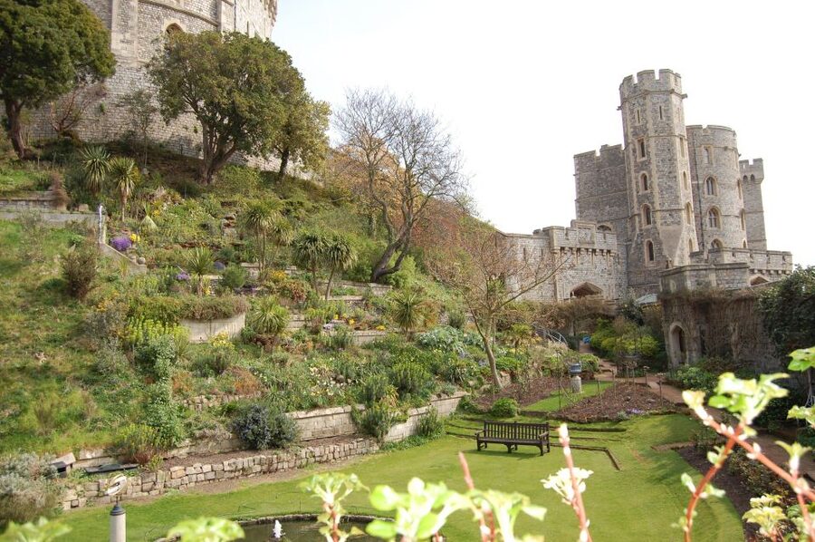 From London: Half-Day Trip to Windsor with Castle Tickets - The rooms, chapel, and castle grounds