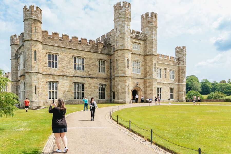 From London: Leeds Castle, Canterbury Cathedral & Dover - Leeds Castle before the crowds