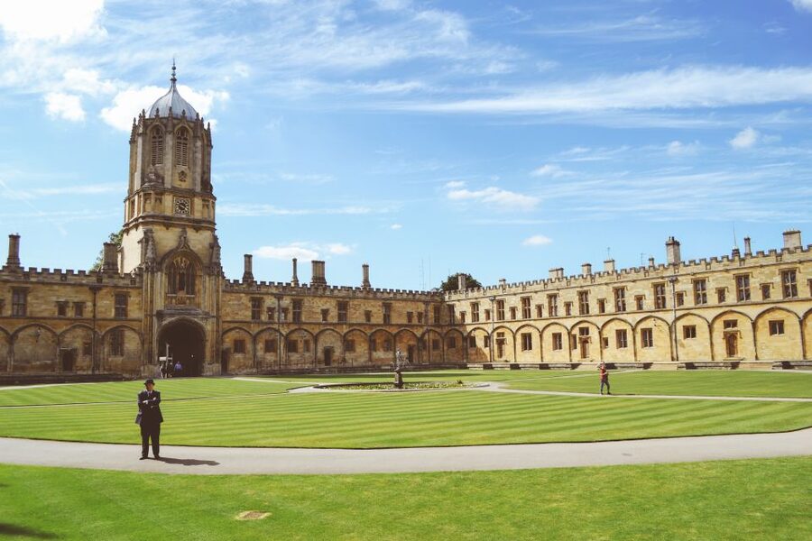 From London: Oxford and Cambridge Guided Day Tour - Free time in Oxford: choose one priority