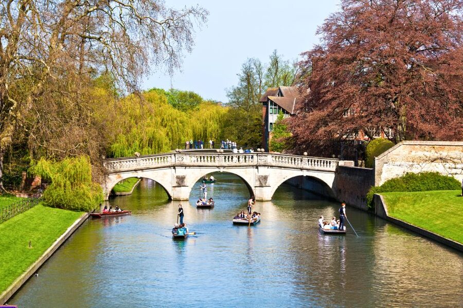 From London: Oxford & Cambridge Day Tour - Riding from London in a luxury coach
