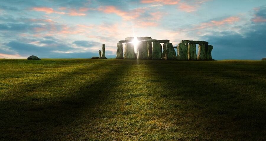From London: Private Stonehenge Sunrise Viewing & Bath - Coach comfort, timing, and the group size