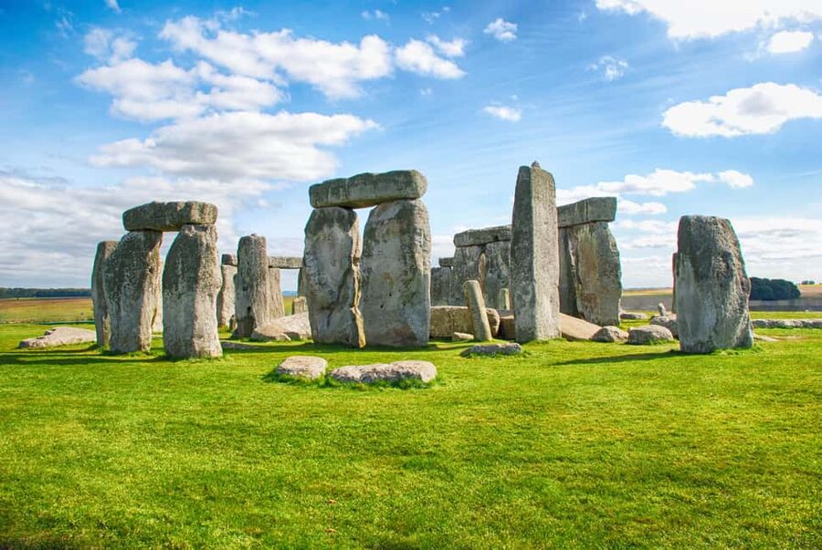 From London: Private Trip to Stonehenge with Hotel Transfer - Leaving central London by private vehicle