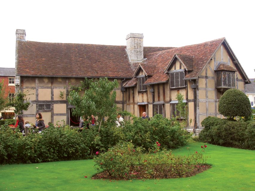 From London: Shakespeare's Stratford-upon-Avon Day Trip - Free time brings Stratford to life