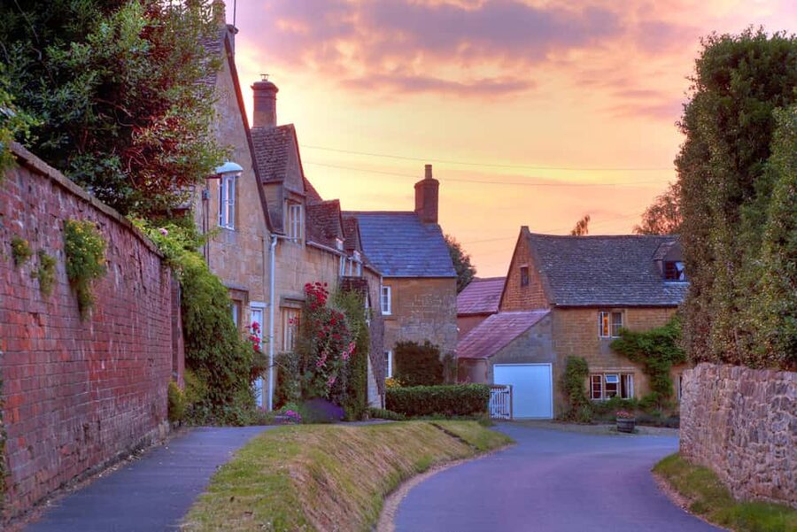 From London: Small Group Cotswolds Villages Tour - Setting off from central London