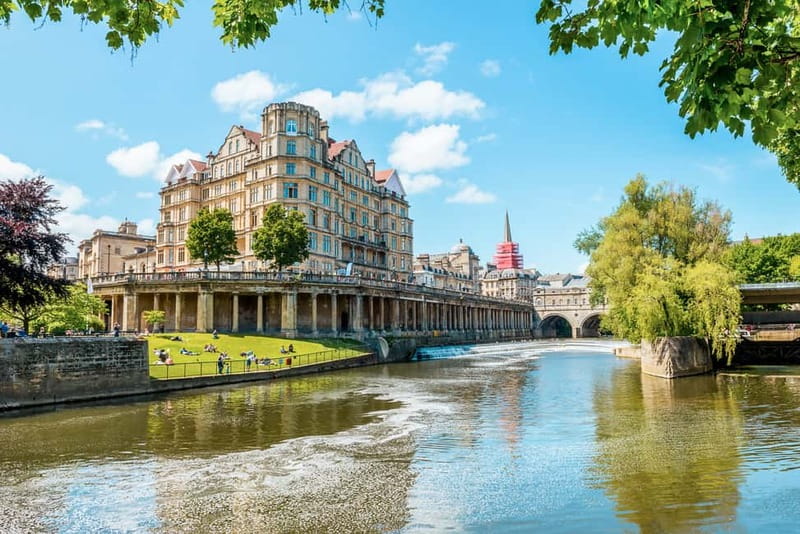 From London: Stonehenge and Bath Full-Day Tour with Guide - The one-hour road to Georgian Bath