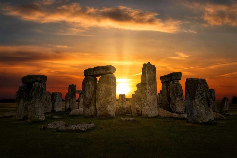 From London: Stonehenge Day Trip with Audioguide - Meeting at Victoria Station without confusion