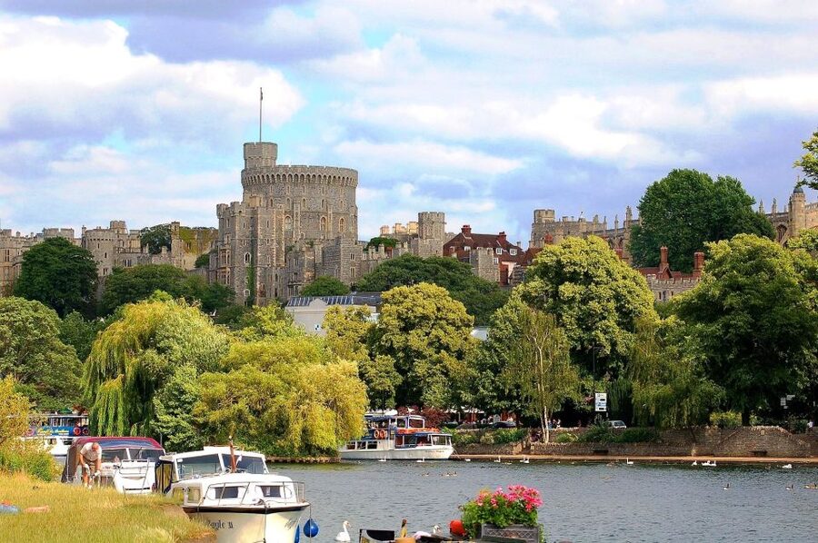 From London: Stonehenge Inner Circle and Windsor Day Trip - The coach ride from central London