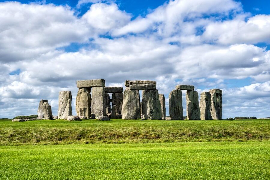 From London: Stonehenge Morning Day Trip with Admission - Getting to the monument and exhibition