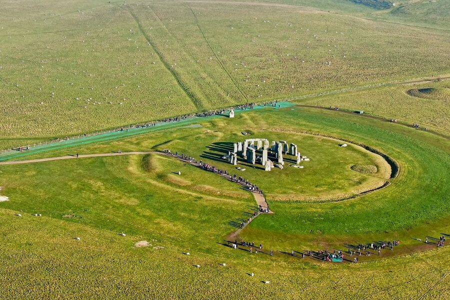 From London: Stonehenge Morning Day Trip with Admission - What the London to Stonehenge coach ride is like