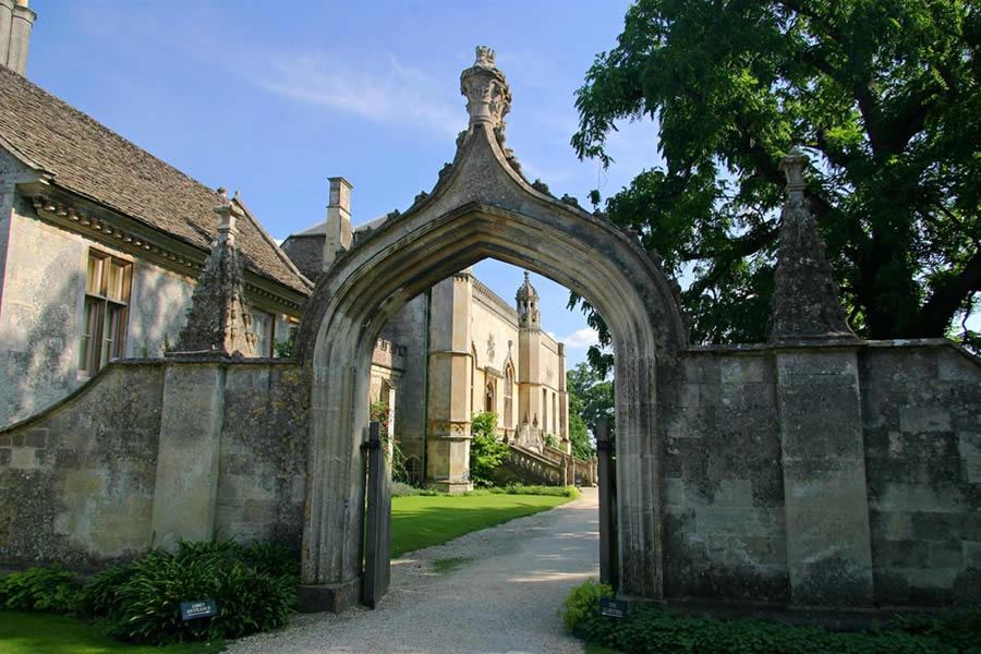 From London: Stonehenge Private Inner Circle Tour with Bath - A 12-hour day from South Kensington