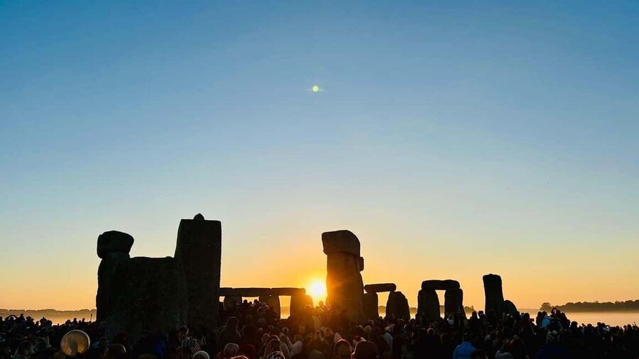 From London: Stonehenge Summer Solstice Sunrise Tour - What to wear and carry
