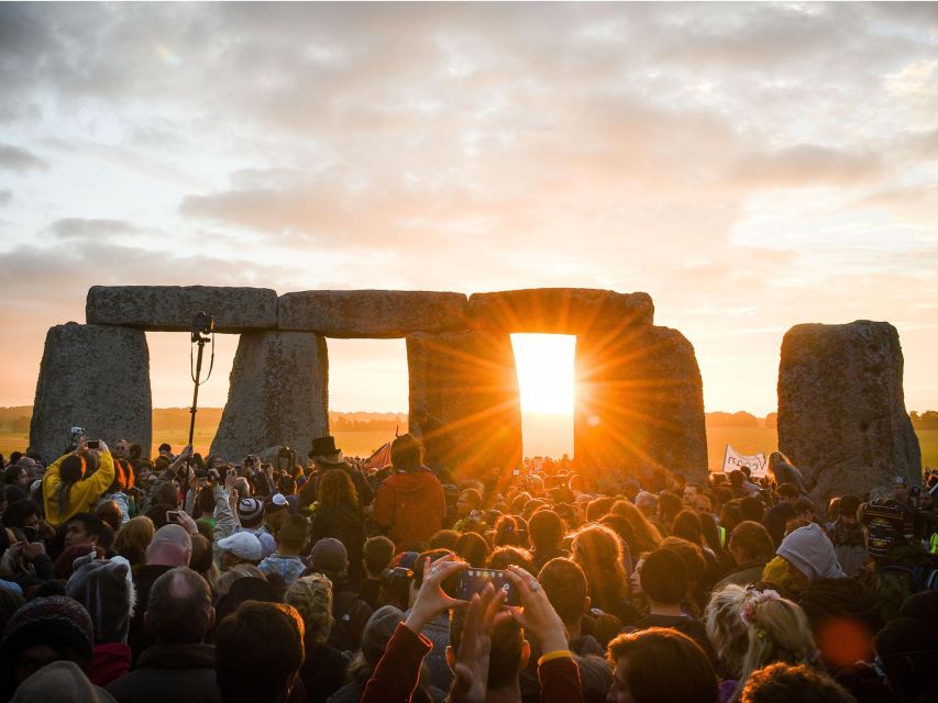 From London: Stonehenge Summer Solstice Sunset Tour (Jun 20) - Arriving at Stonehenge around 7 p.m.