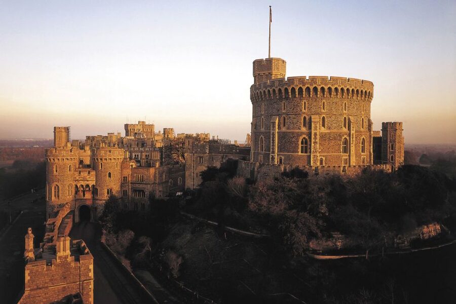 From London: Stonehenge, Windsor, and Bath Small Group Tour - What the mini-coach changes