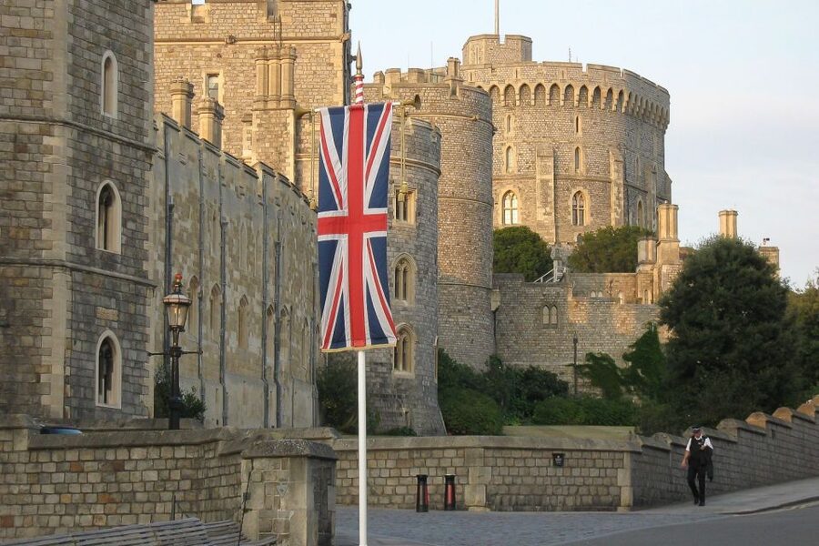 From London: Stonehenge, Windsor, and Bath Small Group Tour - Stonehenge before the main rush