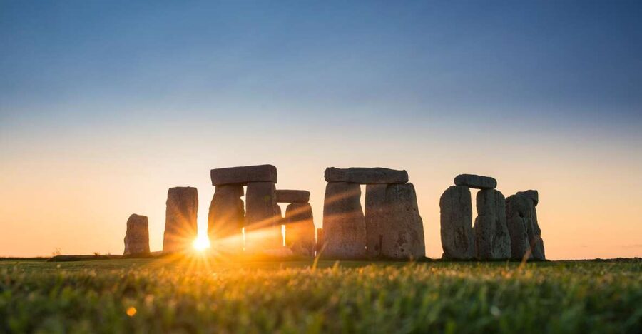 From London: Stonehenge, Windsor and Salisbury Guided Tour - Why the guide can make or break the day