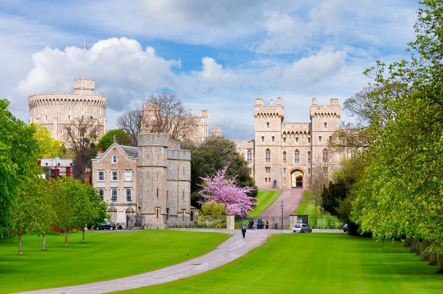 From London: Stonehenge, Windsor and Salisbury Guided Tour - Stonehenge and the questions behind the stones