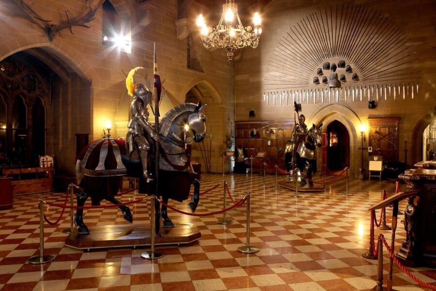 From London: Warwick, Oxford, Stratford & Cotswolds Day Tour - Warwick Castle: two hours of medieval drama