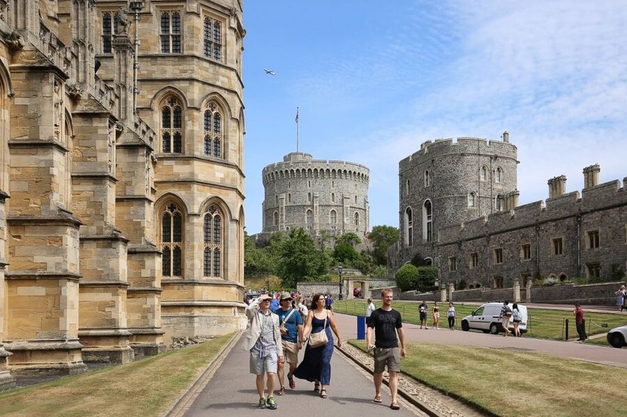 From London: Windsor Castle Afternoon Sightseeing Tour - Entering the State Apartments