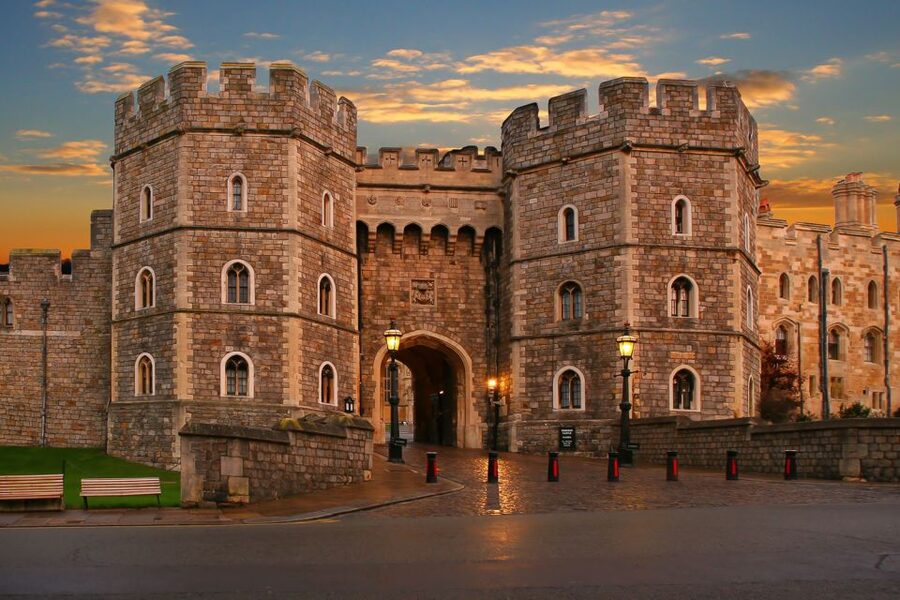 From London: Windsor Castle Afternoon Sightseeing Tour - St. George’s Chapel and the royal burials