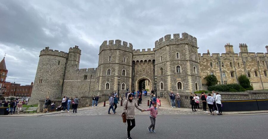 From London: Windsor Castle & Stonehenge Private Day Trip - Windsor Castle from 9:30 to 11:30