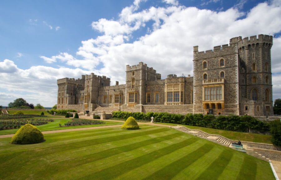 From London: Windsor, Stonehenge, Bath & Oxford 2-Day Tour - Day one: royal Windsor and prehistoric Stonehenge