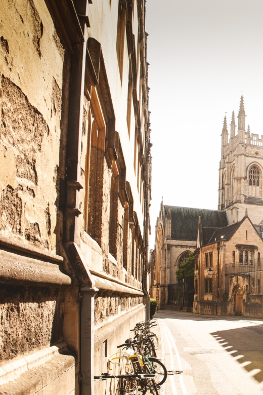 From London: Windsor, Stonehenge, Bath & Oxford 2-Day Tour - Meeting the coach behind Victoria Station