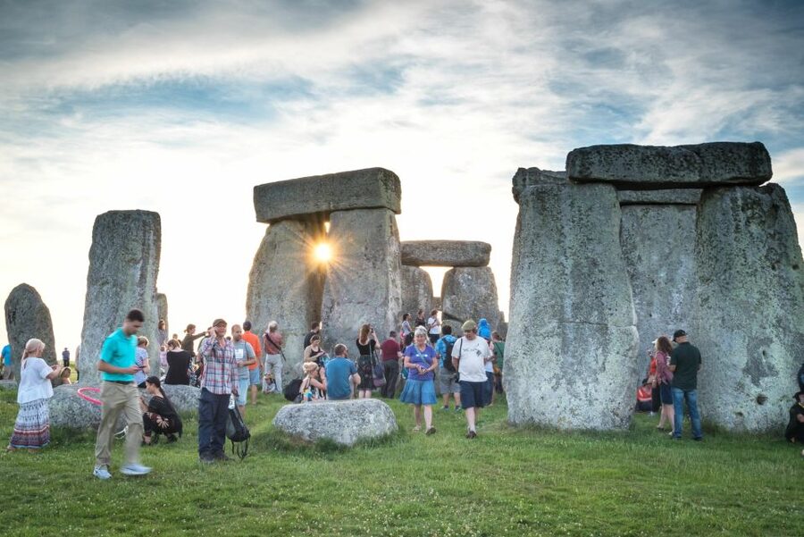 From London: Windsor, Stonehenge, & Salisbury Cathedral Trip - The coach, meeting point, and return plan