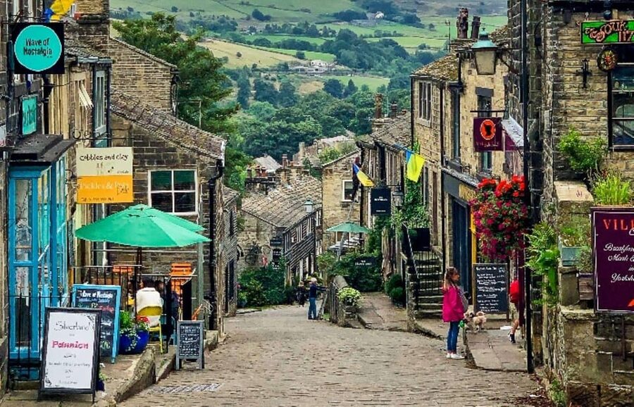 From Manchester: Dales and Brontë Country Small Group Tour - Leaving Manchester for Haworth