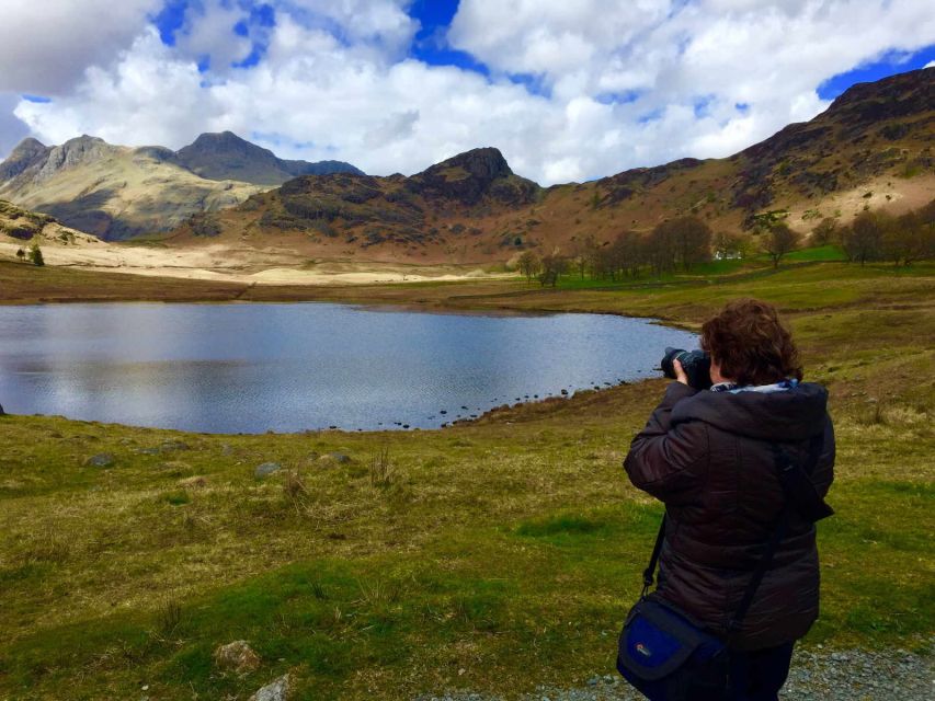 From Manchester: Lake District Sightseeing Day Trip - Ambleside and the winding village streets