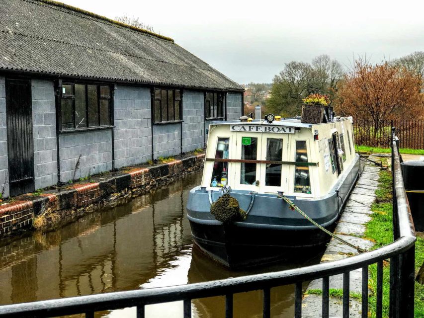 From Manchester: North Wales Sightseeing Adventure Day Trip - The guides are a major part of the value