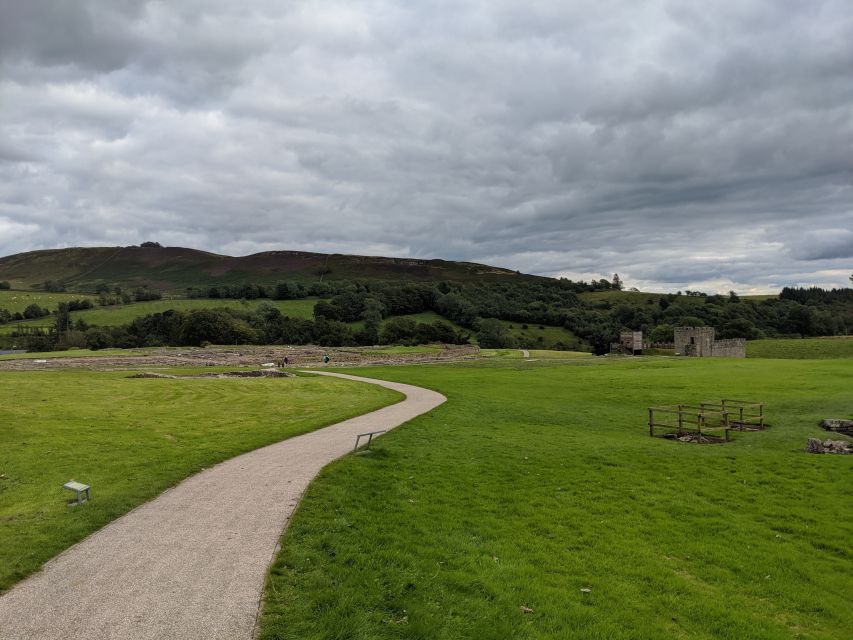 From Newcastle: Hadrian's Wall Day Tour - Housesteads, the fort on the high ground