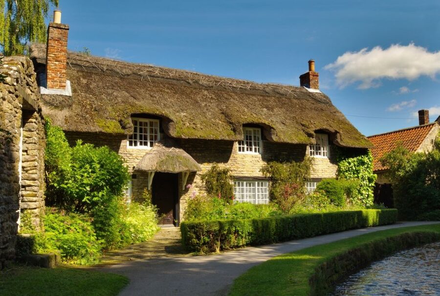 From Oxford: Cotswolds Towns and Villages Small Group Tour - Stow-on-the-Wold adds shops, tea rooms, and a hilltop view