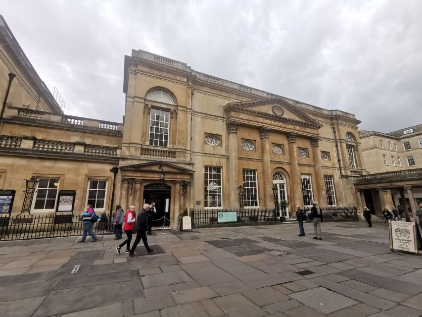 From Southampton: Stonehenge and Bath Guided Day Trip - What the private vehicle changes