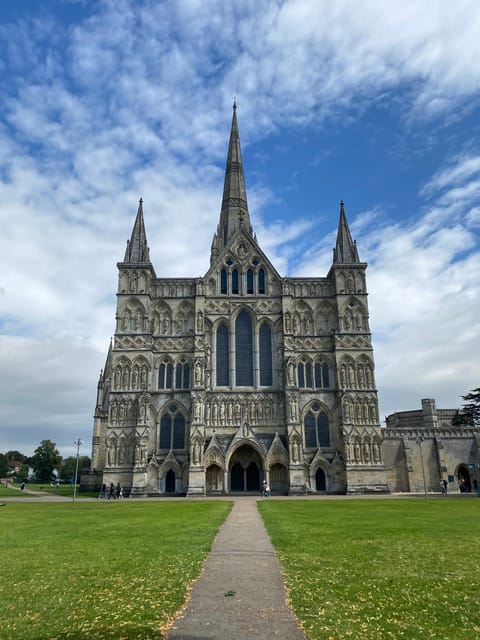 From Southampton: Stonehenge & Salisbury Private Day Trip - Riding in a private minivan from Southampton