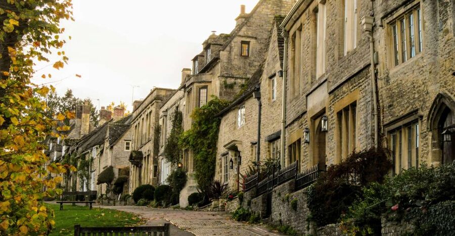 From Stratford-on-Avon/Moreton-in-Marsh: Secret Cotswolds - Broadway: shops, views, and the lunch decision