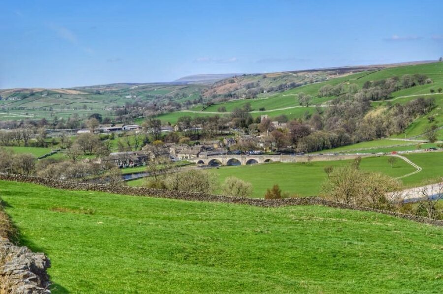 From York: Herriot and Yorkshire Dales Day Trip - The guides and the mini-coach experience