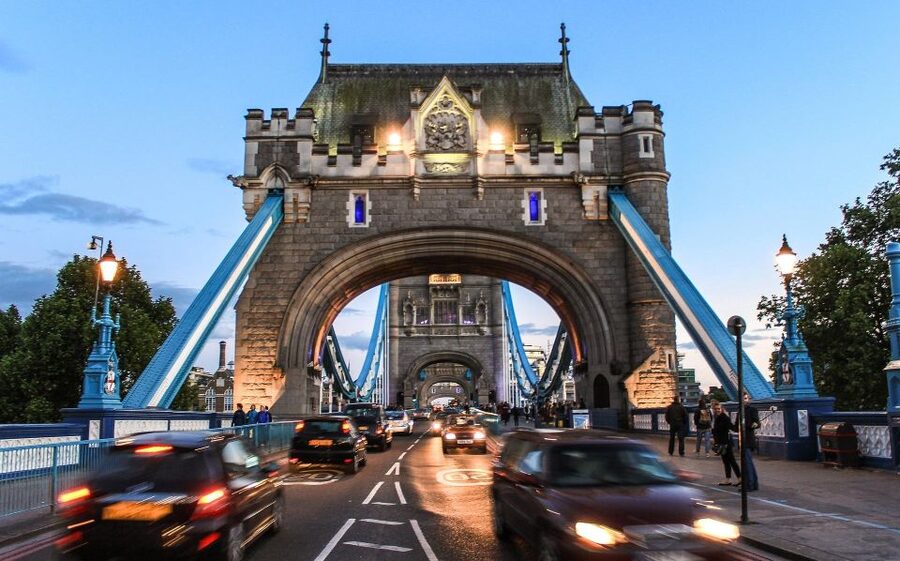 Full Day London Tour in a Private Vehicle with Admission - Windsor Castle and Hampton Court Palace