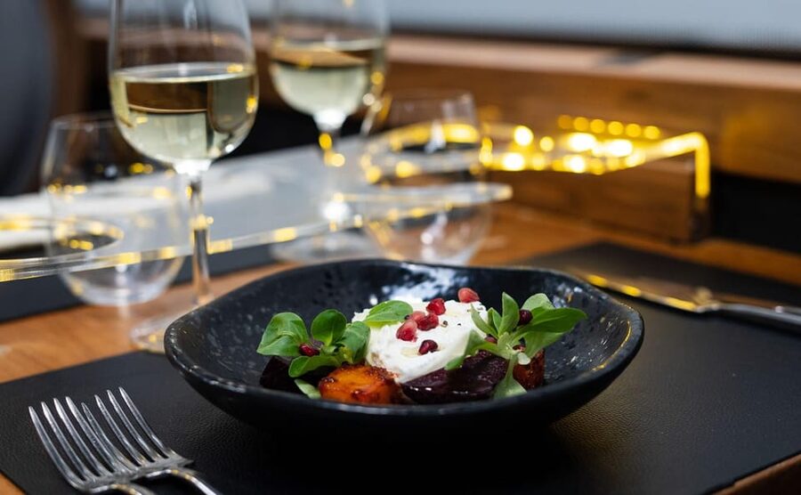 Gastronomic 6-course fine-dining dinner on Luxury London Bus - Who should book this dinner bus?