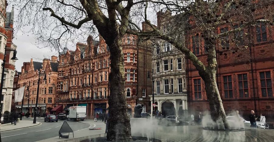 Ghosts and Legends of Mayfair Walking Tour - London - The Royal Academy and screaming nuns