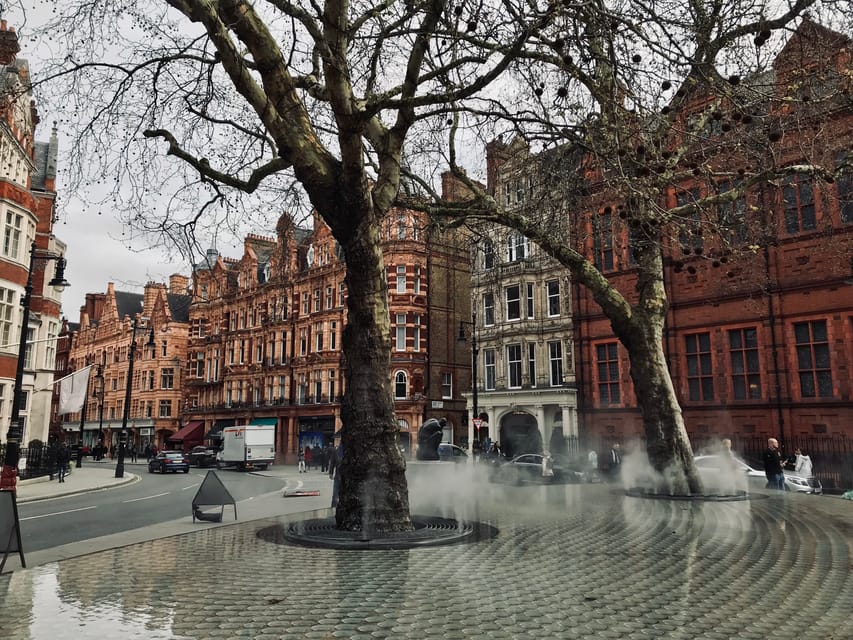 Ghosts and Legends of Mayfair Walking Tour - London - St James’s Palace and the murder mystery finale