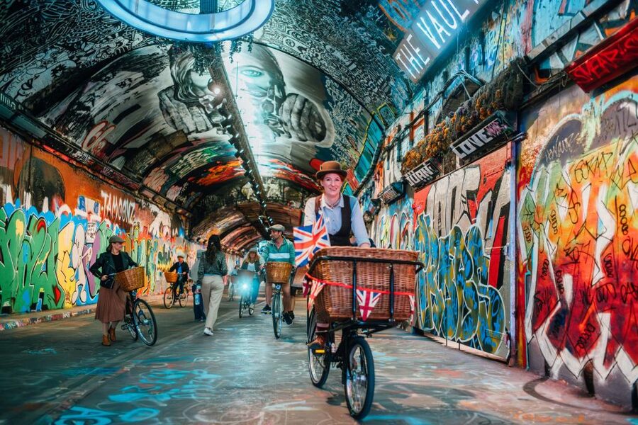 Gin Safari: Boozy London History on Two Wheels - A different way to read London’s gin story