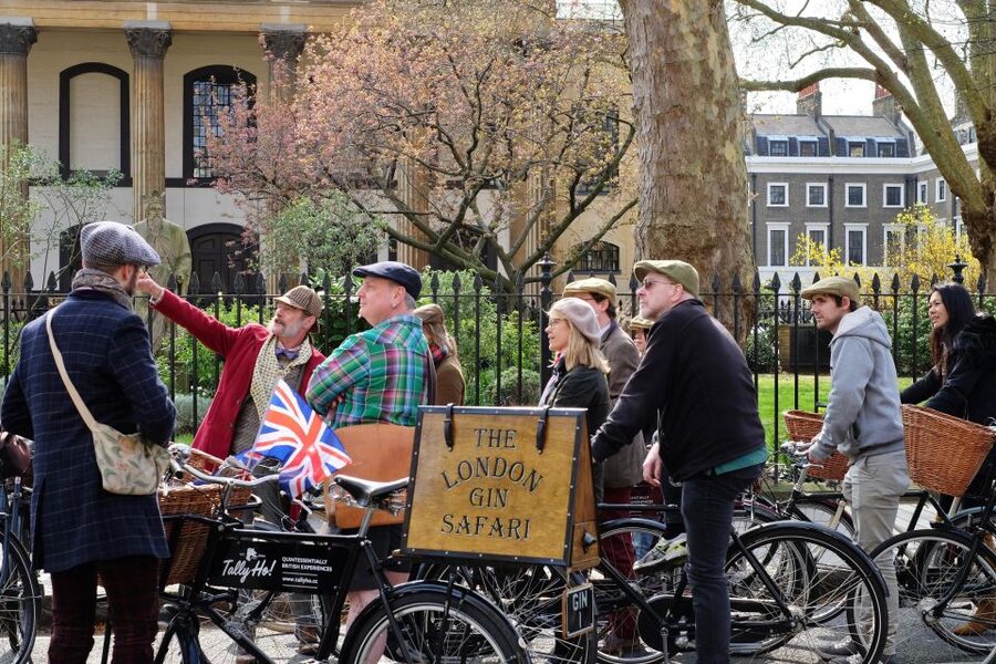 Gin Safari: Boozy London History on Two Wheels - Leake Street Arches and a can of spray paint