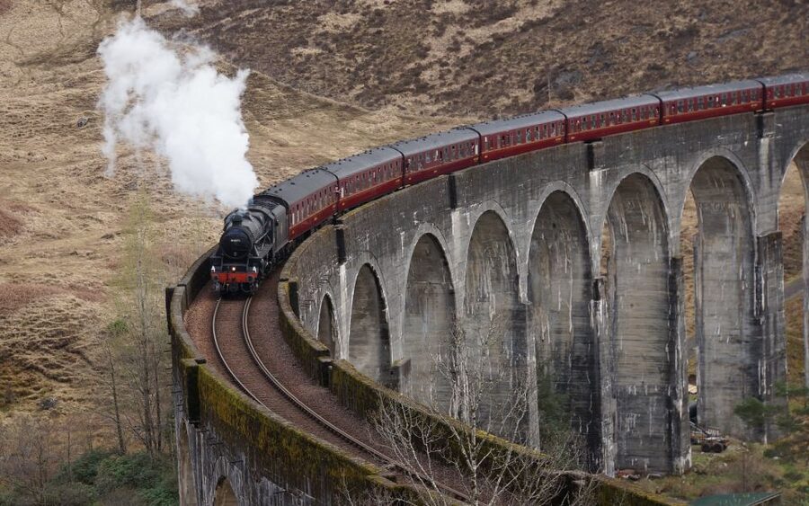 Glasgow: 2-Day Eilean Donan, Loch Ness & Glenfinnan Tour - Glencoe brings history and movie scenery together
