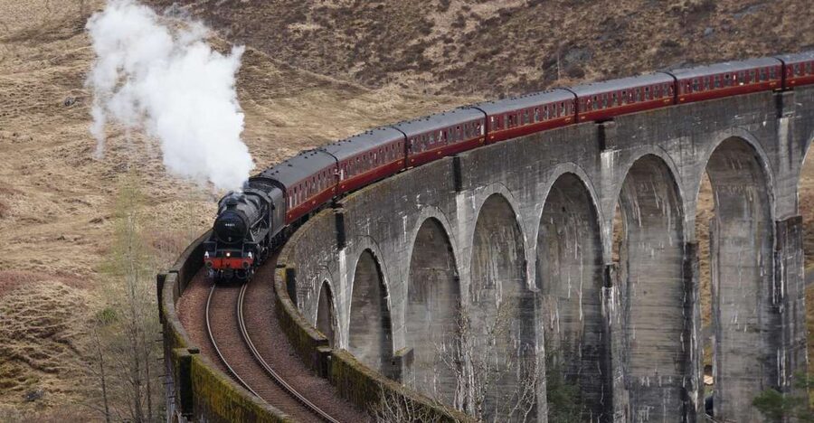 Glasgow: 2-Day Eilean Donan, Loch Ness & Glenfinnan Tour - Fort William gives the tour room to breathe