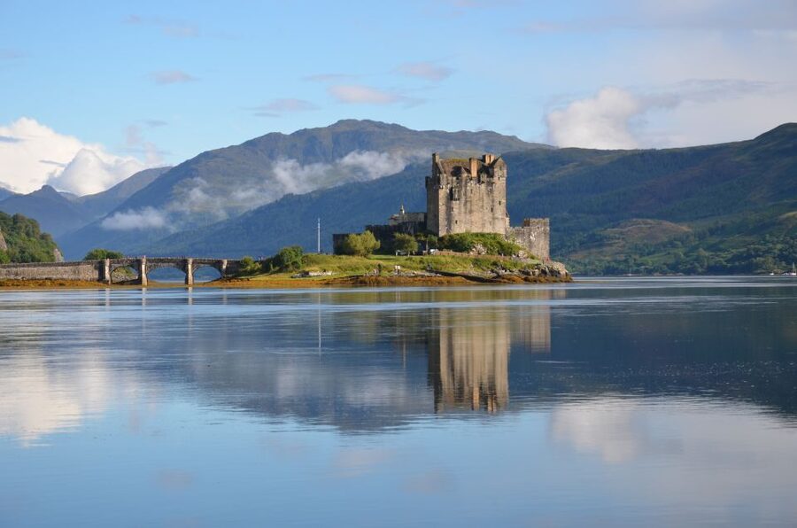 Glasgow: 2-Day Eilean Donan, Loch Ness & Glenfinnan Tour - Loch Lomond and Luss ease you into the Highlands