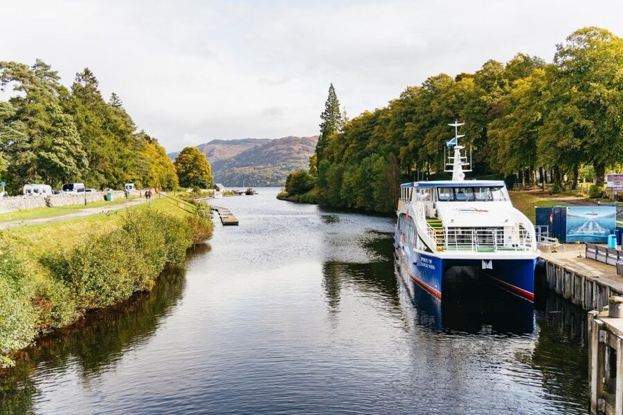Glasgow: Loch Ness, Glencoe and Highlands Tour with Cruise - Loch Lomond: your first Highland-style view